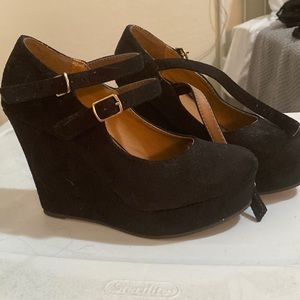 Black wedge heel
